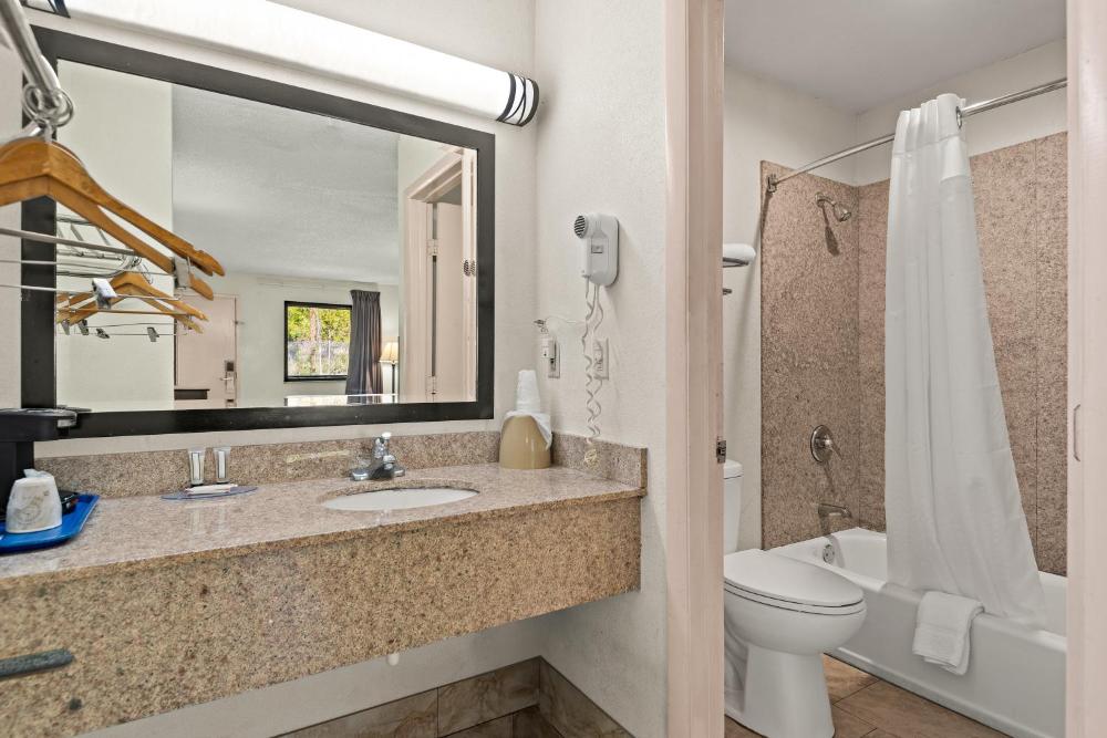 Double Room with Two Double Beds - Non-Smoking interior